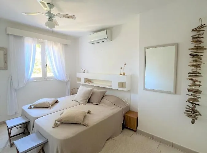 Casetta Di Cala Rossa * Lecci